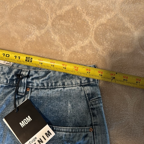 NEW SHORTS - Picture 5 of 8